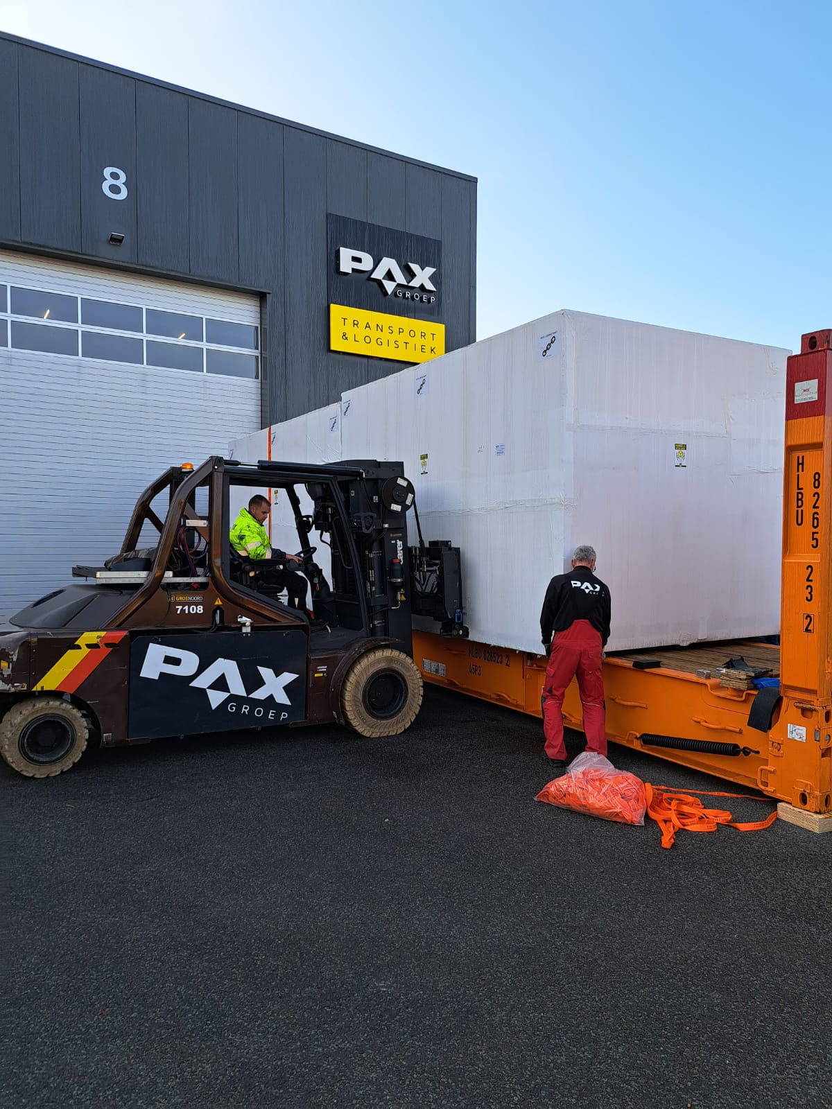 Zo biedt PAX efficiënt horizontaal transport aan 2 heftruck voor laden en lossen materialen